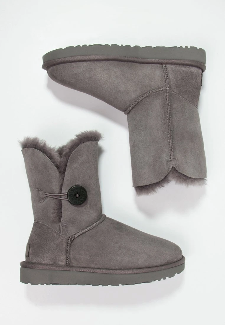 Ugg Bailey Button Ii - Botines - Grey 3 Ugg Bailey Button Ii - Botines - Grey - Imagen 3
