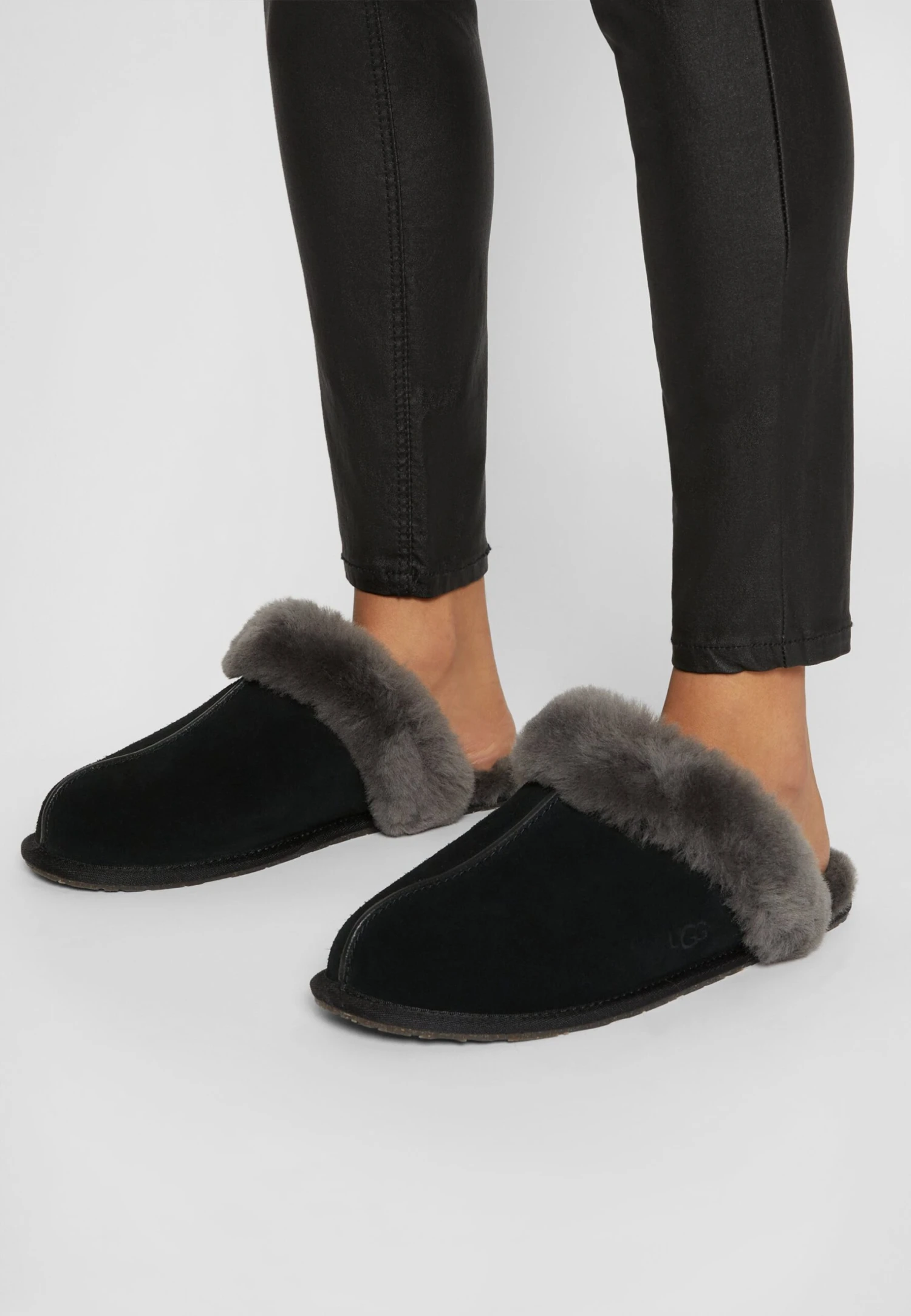 Ugg Scuffette - Pantuflas - Black/Grey 4 Ugg Scuffette - Pantuflas - Black/Grey - Imagen 4