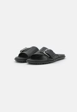 Ugg Solivan Buckle Slide - Sandalias Planas - Black -Ugg 5153019481d449fcbbd357af512384a0