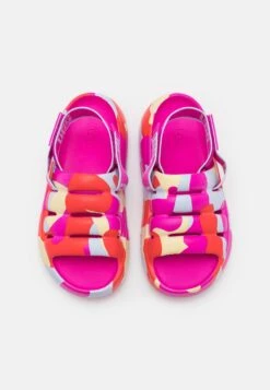 Ugg Sport Yeah Camopop - Sandalias - Dragon Fruit 11 Ugg Sport Yeah Camopop - Sandalias - Dragon Fruit -Ugg 52a79e27716d4c69b4b4a1097f409d8f