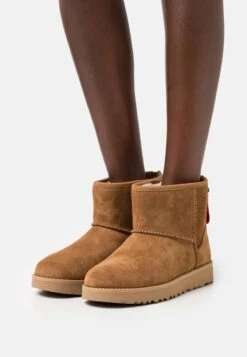 Ugg Classic Mini Logo Zip - Botines - Chestnut