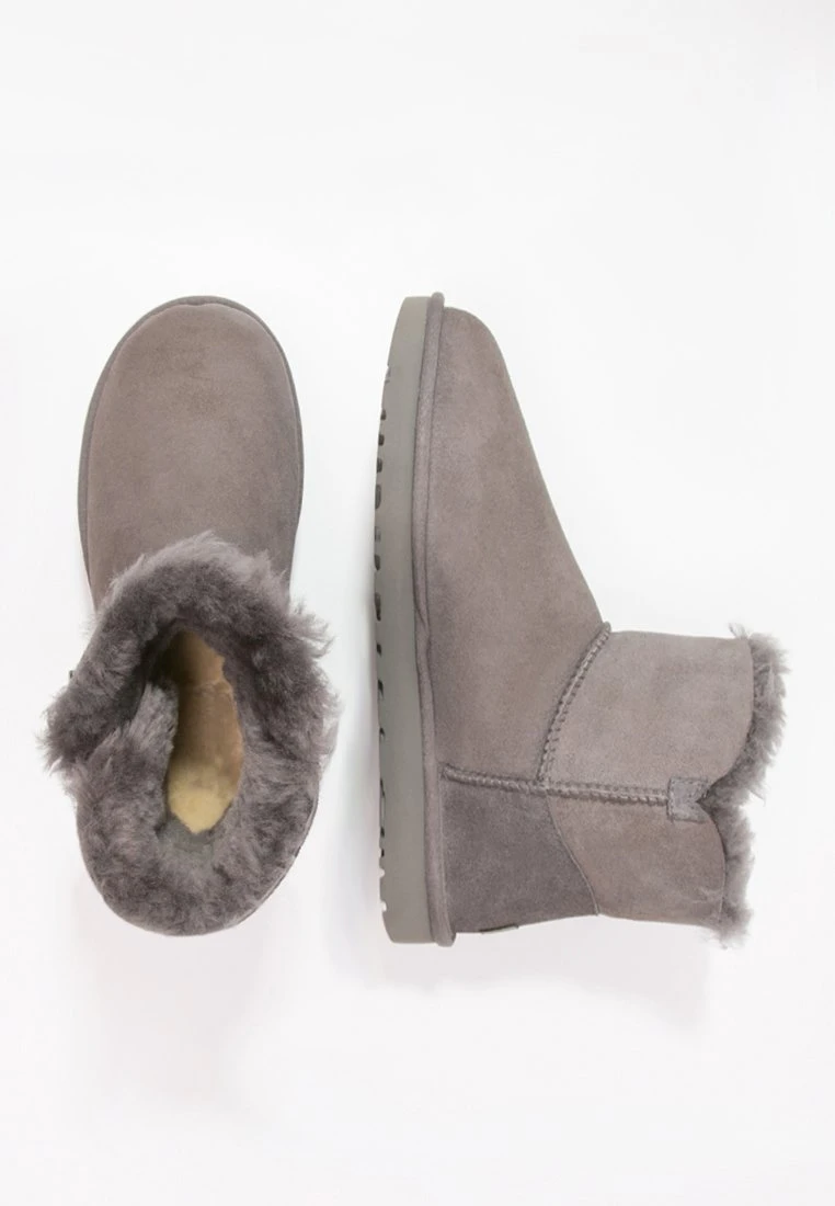 Ugg Mini Bailey Button - Botines Bajos - Grey 2 Ugg Mini Bailey Button - Botines Bajos - Grey - Imagen 2