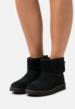 Ugg Classic Mini Logo Zip - Botines - Black