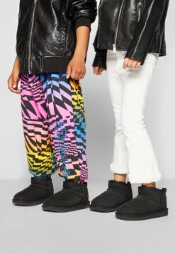 Ugg Classic Ultra Mini Unisex - Botines - Black 12 Ugg Classic Ultra Mini Unisex - Botines - Black -Ugg a735bb0c9831483998b3af404d973117