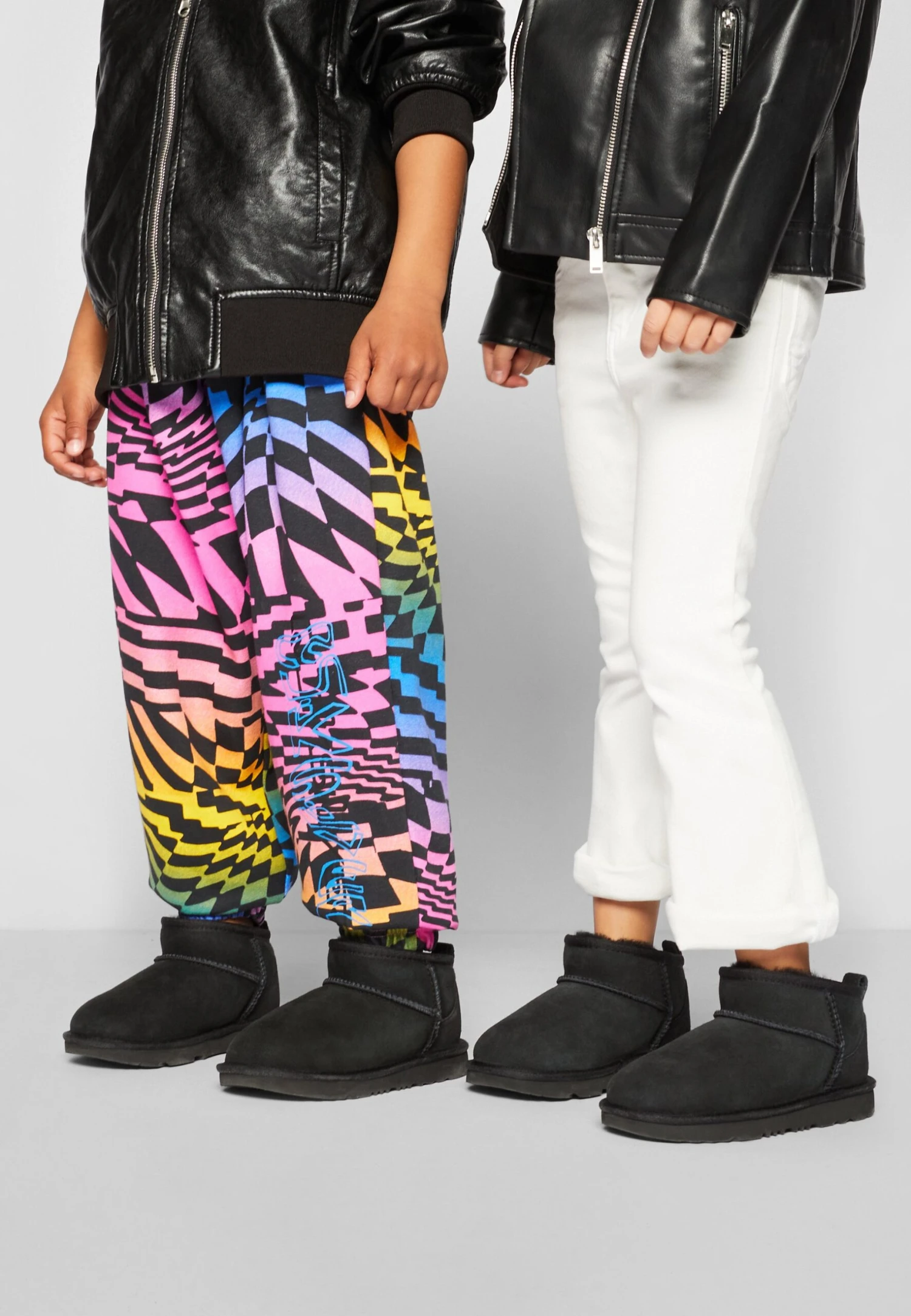 Ugg Classic Ultra Mini Unisex - Botines - Black 4 Ugg Classic Ultra Mini Unisex - Botines - Black - Imagen 4