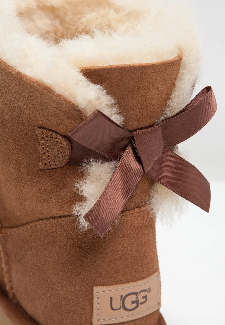 Ugg Mini Bailey Bow - Botines - Chestnut 4 Ugg Mini Bailey Bow - Botines - Chestnut - Imagen 4
