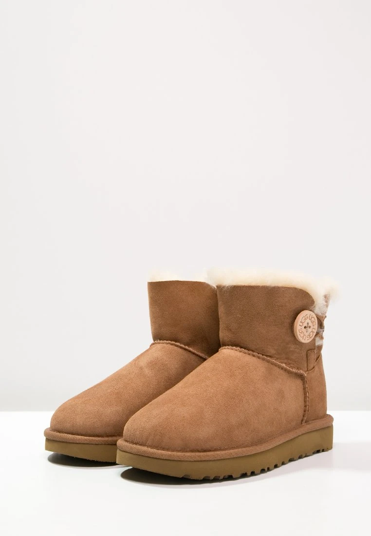 Ugg Mini Bailey Button - Botines Bajos - Chestnut 4 Ugg Mini Bailey Button - Botines Bajos - Chestnut - Imagen 4