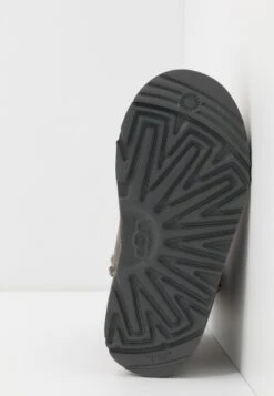 Ugg Classic- Botines - Grey 10 Ugg Classic- Botines - Grey -Ugg e59a7d779b33478796835beb8320dcaf