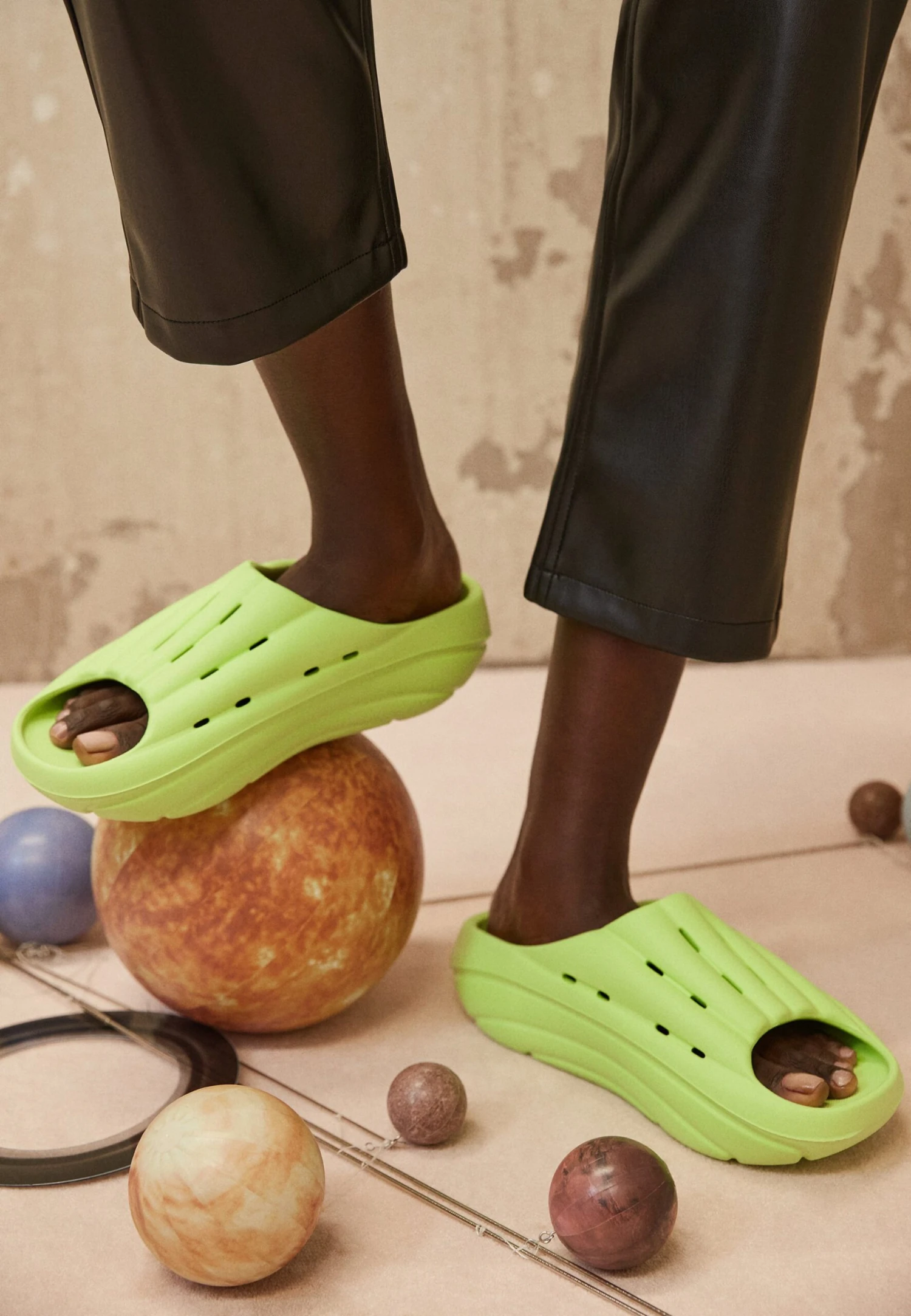 Ugg Foamo Slide - Sandalias Planas - Pale Chartreuse 2 Ugg Foamo Slide - Sandalias Planas - Pale Chartreuse - Imagen 2