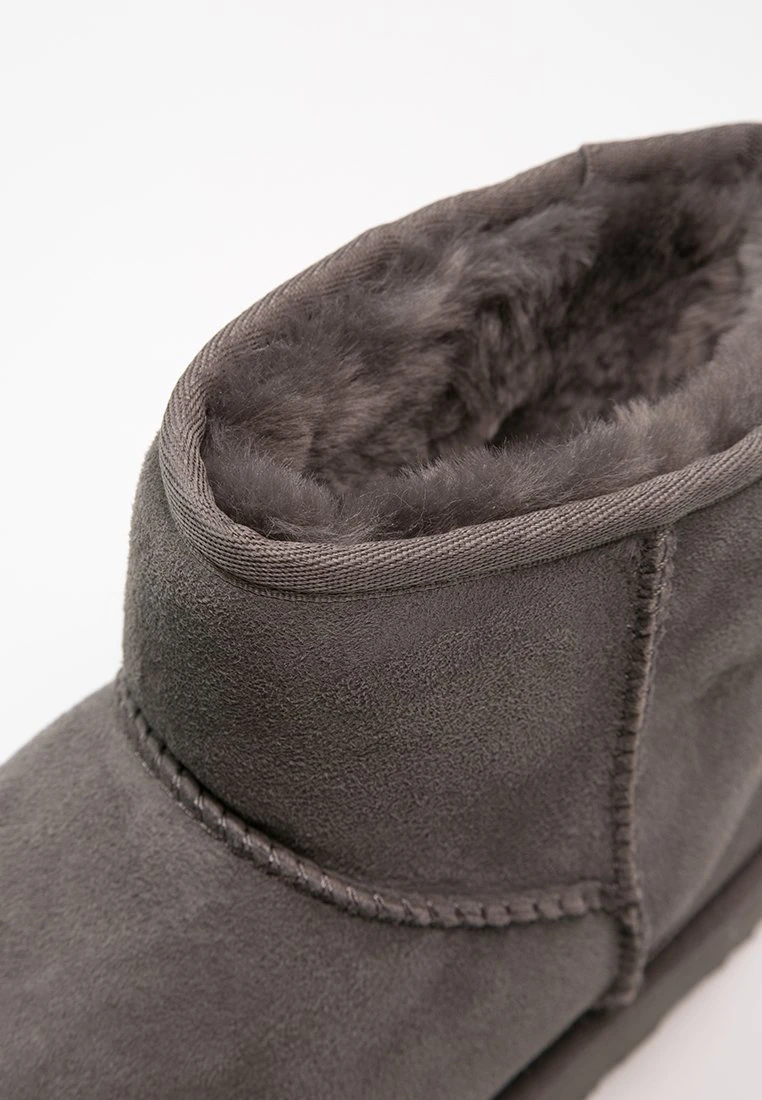 Ugg Classic Mini - Botines - Grey 7 Ugg Classic Mini - Botines - Grey - Imagen 7